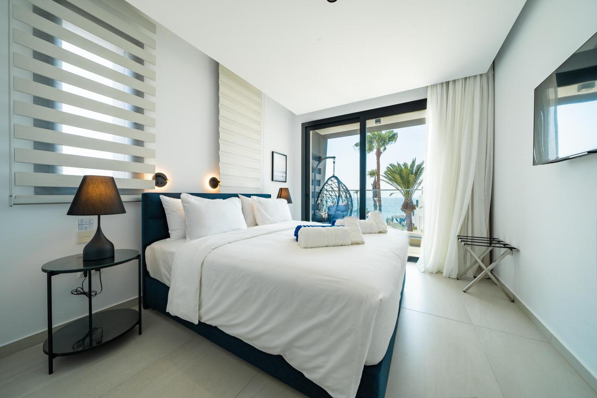 Waterside Sea View Apartments Paphos Eksteriør billede
