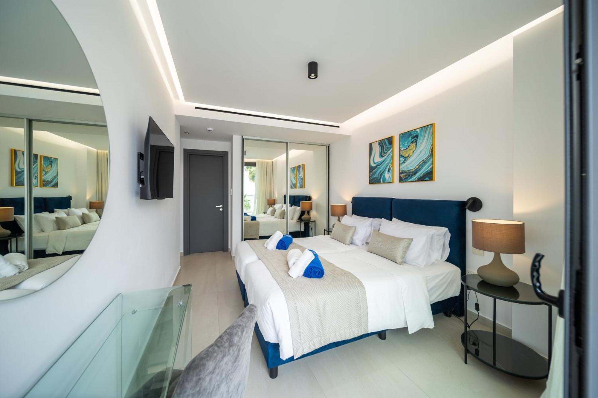 Waterside Sea View Apartments Paphos Eksteriør billede